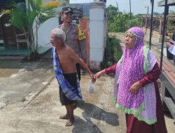 Dua Anggota Babinkamtibmas Polsek Nogosari Antar Pulang Lansia yang Tersesat Meng Hilang Dari Rumahnya